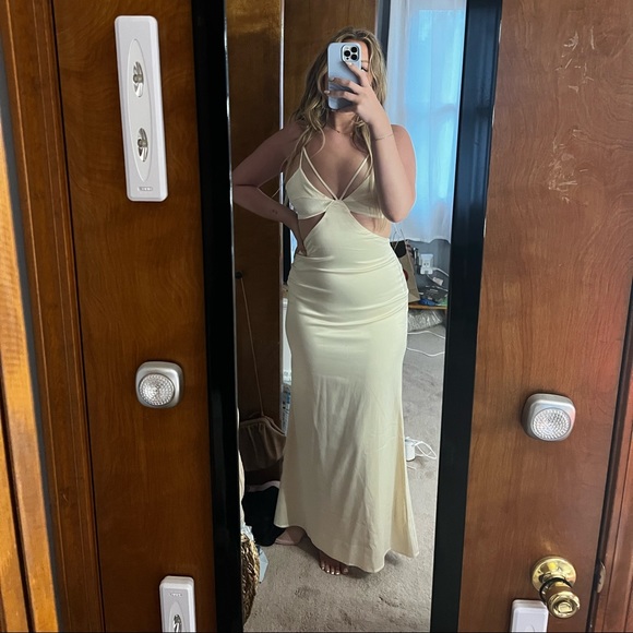 Cream satin cut out maxi dress - Picture 3 of 3